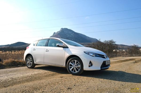 Второе поколение Toyota Auris: тест-драйв